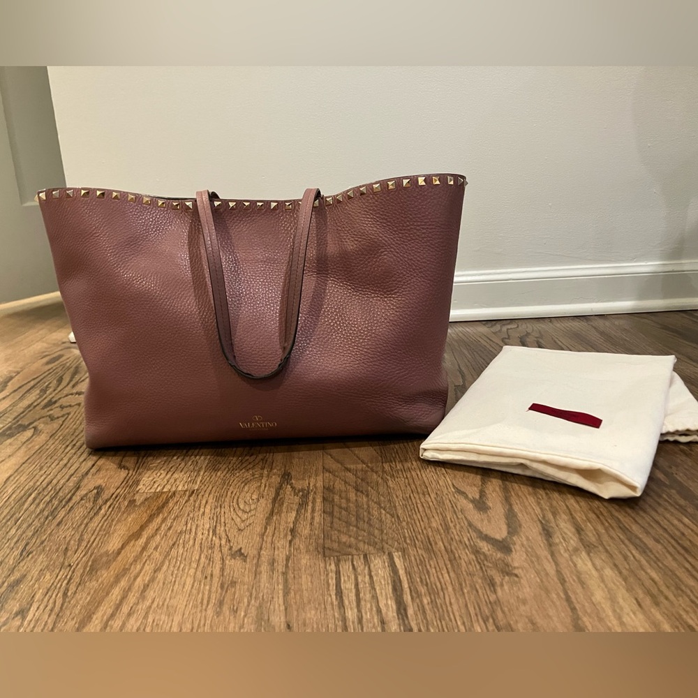 Valentino Garavani ROCKSTUD GRAINY CALFSKIN TOTE BAG